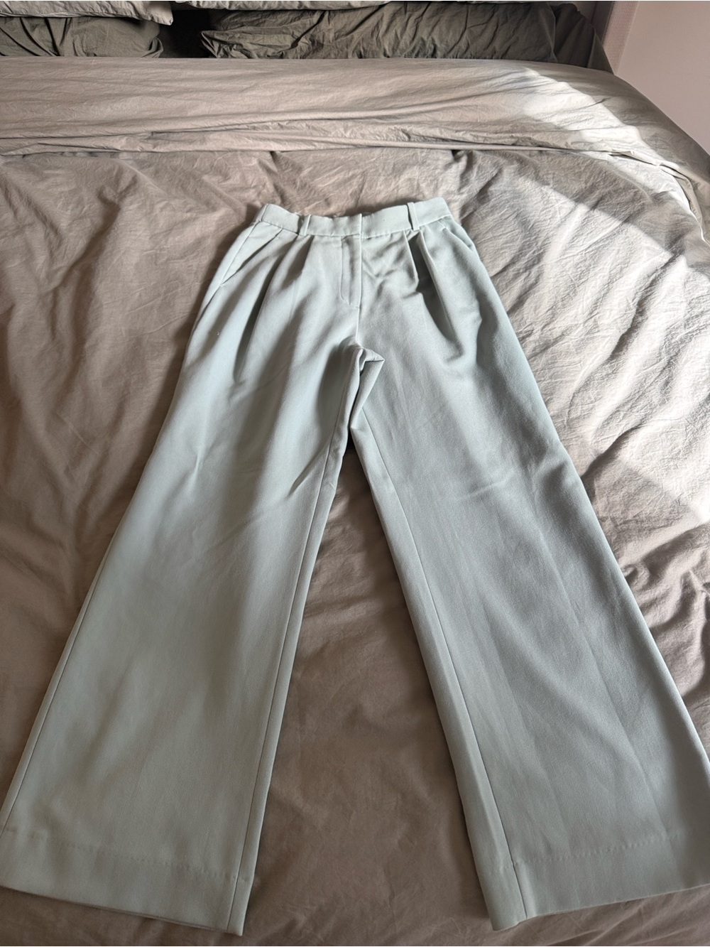 Women’s curvy Abercrombie & Fitch Men's Sage Green Chinos